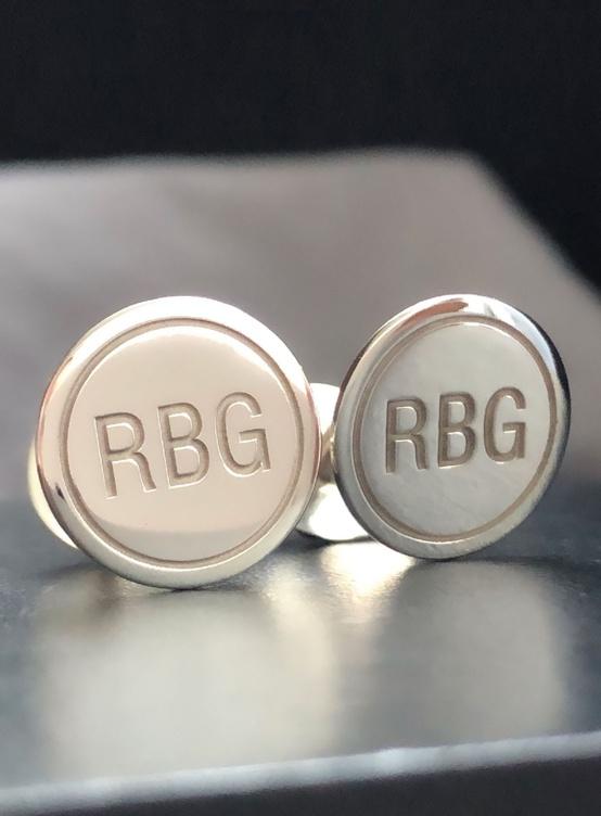 mancuernillas-iniciales-https://spaces.montezjoyeria.com/media/thumbnails/0c0b66106dd6750be7945d9cfc3eb71c46f805430f04b4c3cfd254f0_hzYbkwy.jpg-554x752