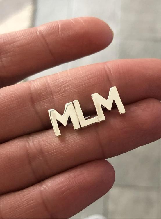 mancuernillas-de-inicial-https://spaces.montezjoyeria.com/media/thumbnails/34c2da6bf94c9ce0db6855878a3942b38108f9286d397db4afb6a426_VWssjOK.jpg-554x752