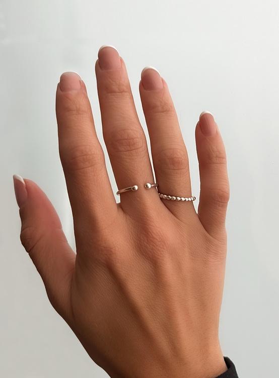 anillo-de-bolitas-https://spaces.montezjoyeria.com/media/thumbnails/79887f21c2d93c3d61fd9e9f1092bfddfce2f10746af44e4d9453dba_ZhogF3o.jpg-554x752
