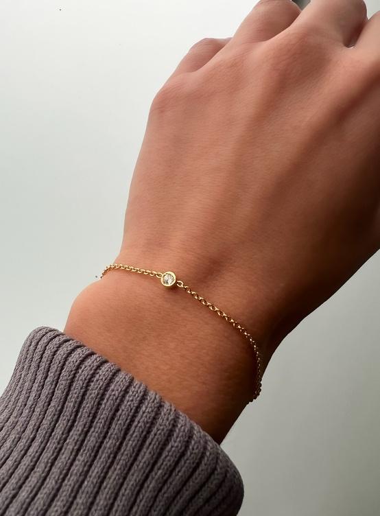 circonia-chica-https://spaces.montezjoyeria.com/media/thumbnails/8826b174596be94a17c97f9879f44c563e395d5dbfb4cf937a33ff4c_VEaGWMd.jpg-554x752