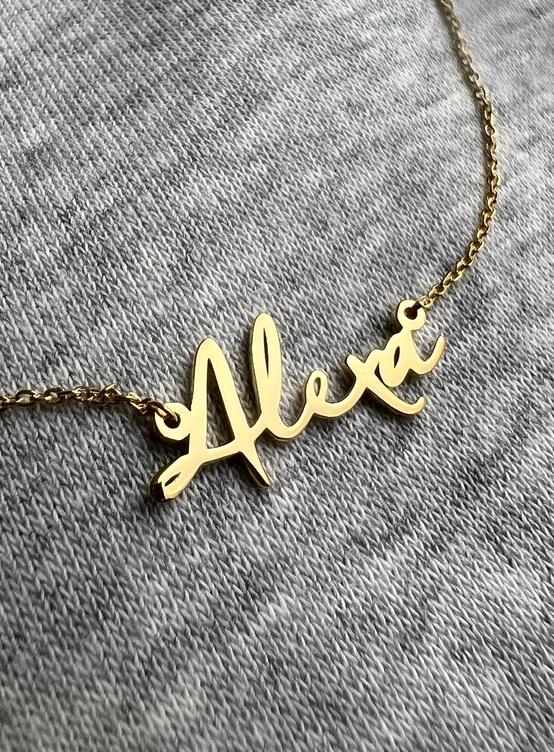 collar-de-nombre-https://spaces.montezjoyeria.com/media/thumbnails/9d530887cb7b9a60b5f396e69d96f4c9fb73d28547368b0985cc2401_PbtyaK0.jpg-554x752